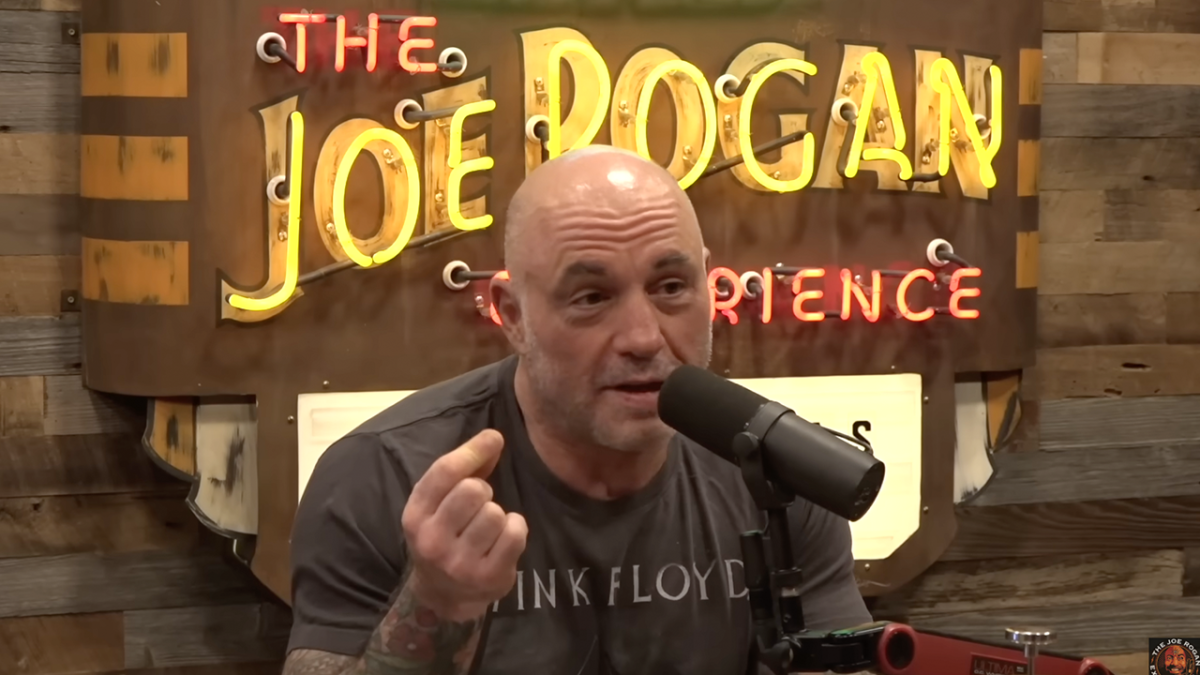Joe Rogan believes Elon Musk should take a break from social media during his conflict with Trump.