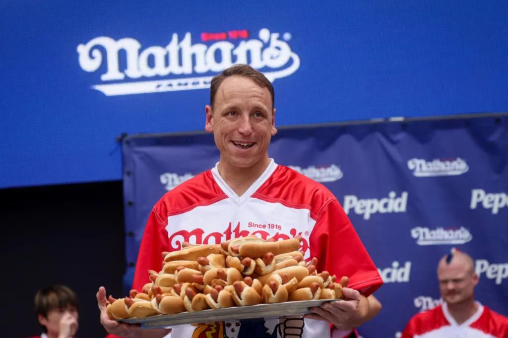 Joey Chestnut shares his unbelievable aim for returning to the Nathan's hot dog eating contest.