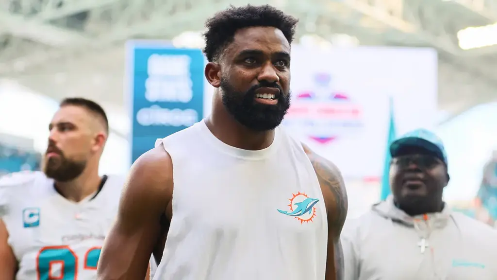 Jonnu Smith's trade from the Dolphins receives backlash from an ex-player