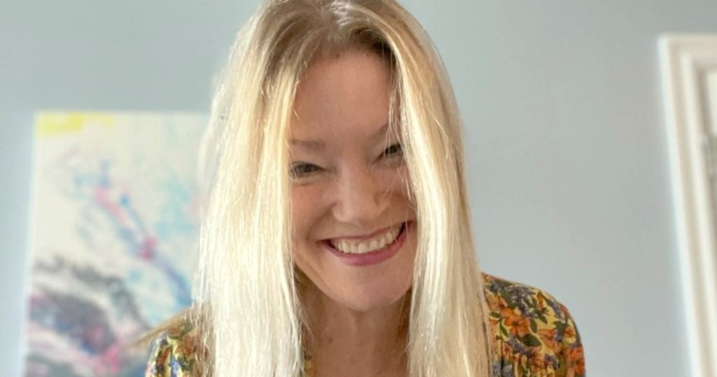 Julia DeVillers Discusses a Symptom of Anal Cancer She Confused for Menopause