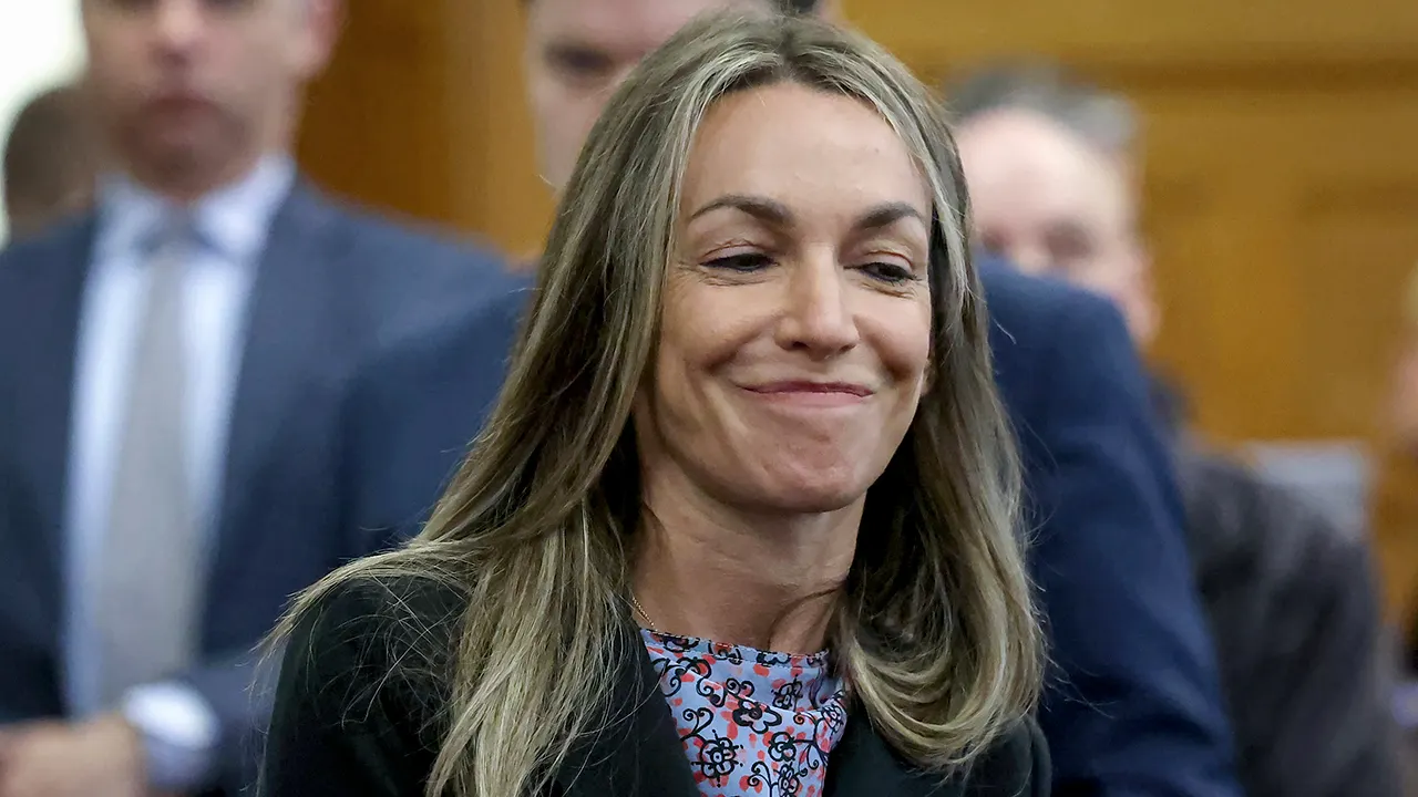 Karen Read's attorney asks the jury to acquit her in connection with the officer's death.