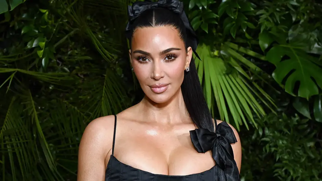 Kim Kardashian posts enticing bikini pictures from her large closet.