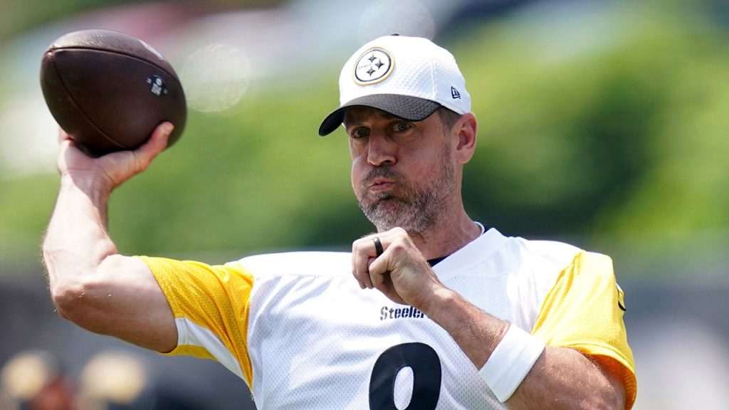 Less pressure on Aaron Rodgers could lead to success with the Steelers, says former NFL player.