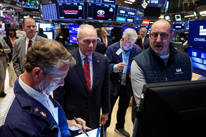 Market Day: Resilient stocks move upward