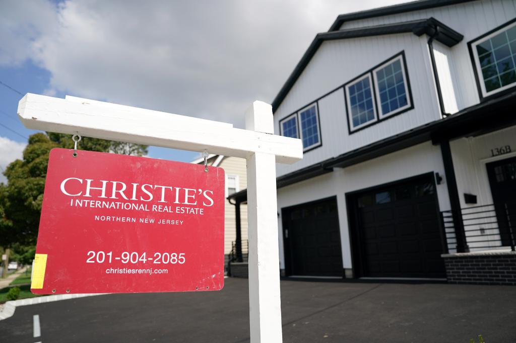 May home sales slow down as elevated mortgage rates keep buyers at bay