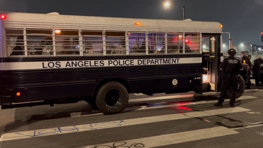Mayor of Los Angeles prolongs curfew as protests against ICE grow, leading to more than 20 arrests