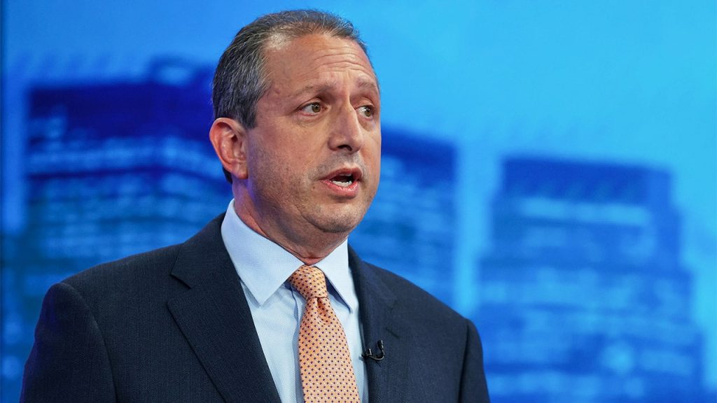 Mayoral candidate Brad Lander was taken aback to learn that the arresting officers were immigrants.