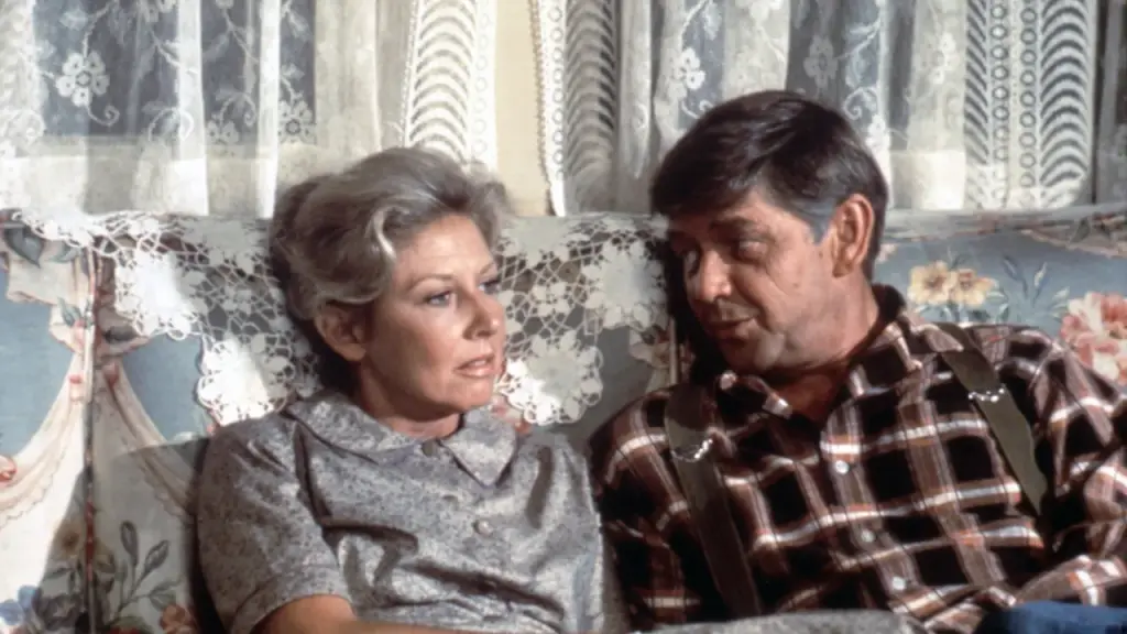 Michael Learned appreciated her 'Waltons' co-star Ralph Waite but never sought a romantic relationship.