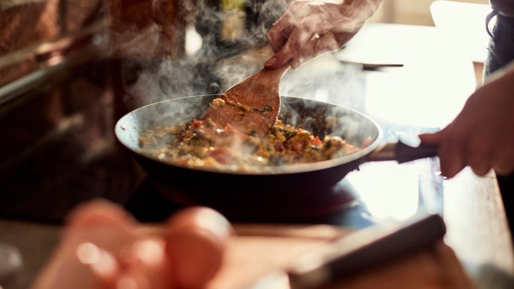 New York lawmakers suggest prohibiting Teflon nonstick cookware due to health issues.