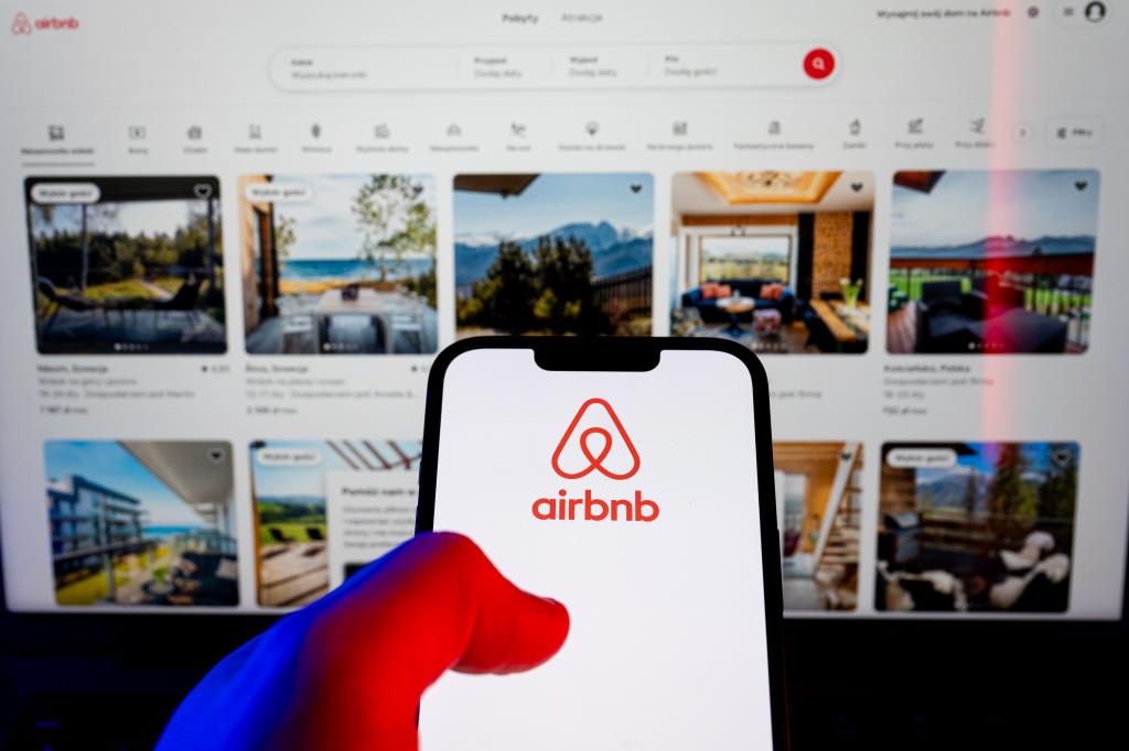 New poll shows New Yorkers' thoughts on Airbnb