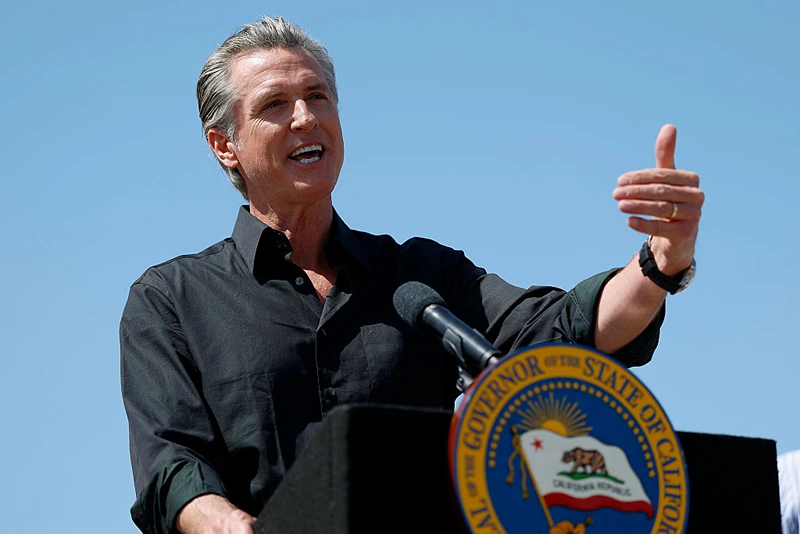 Newsom confronts Trump’s Border Czar Homan to arrest him during anti-ICE demonstrations