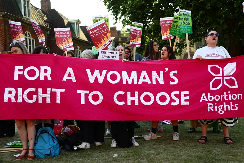 Parliament in the UK approves the decriminalization of late-term abortions