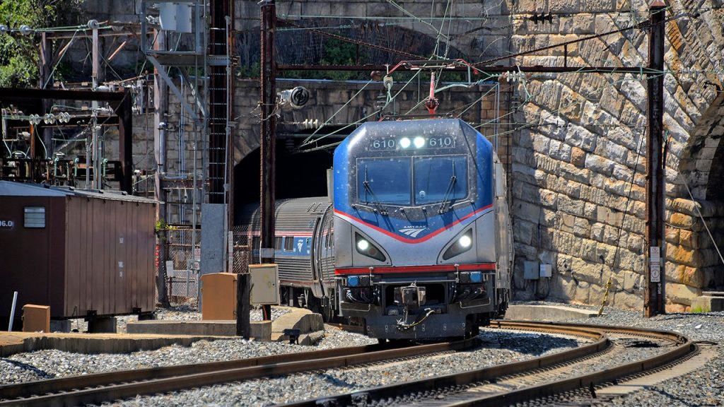 Passengers stuck without air conditioning on Amtrak train during heat wave