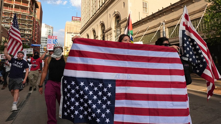 Immigration protests put Democrats in tricky territory