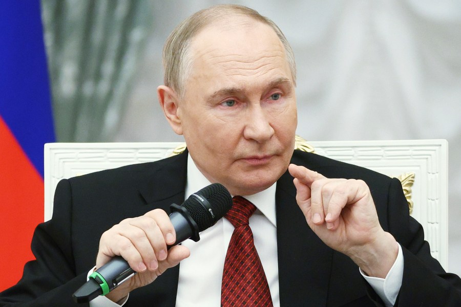 Putin offers to broker Israel, Iran deal