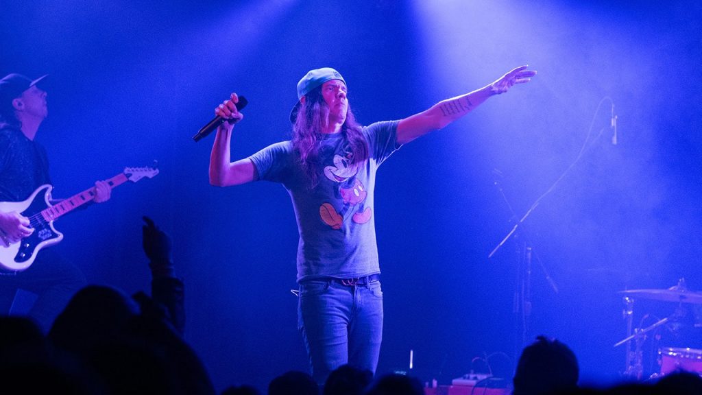 Red Jumpsuit Apparatus vocalist prohibits Trump supporters from future performances.