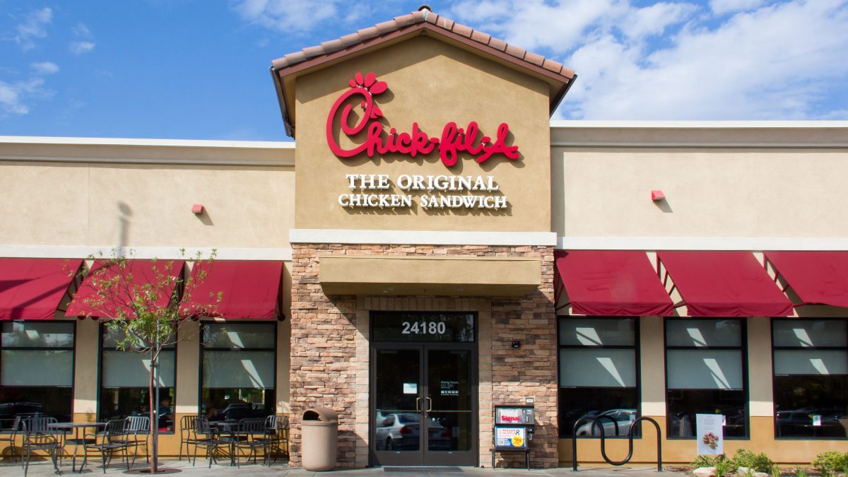 Reddit users say Chick-fil-A is moving to paper straws instead of plastic, and the company responds.