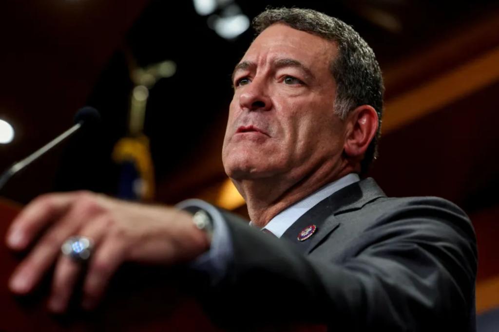 Rep. Mark Green declares he will retire from Congress for a chance in the private sector before his term ends.