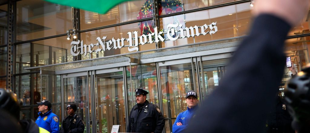 Reporters Focus on Trump Cabinet Member With Big Family, Express Concerns About Camo in Notable Week