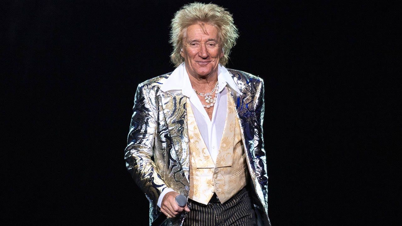 Rod Stewart had to withdraw from the Vegas show suddenly.