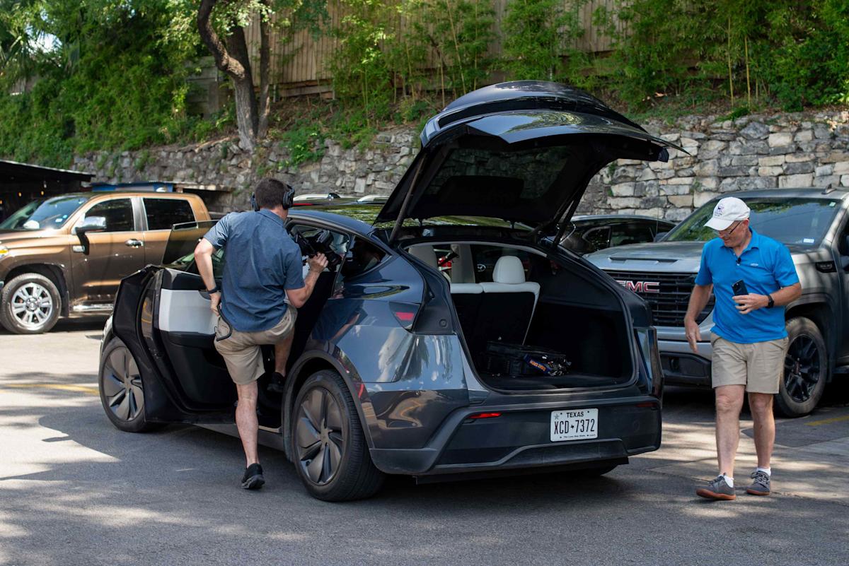 S&P 500 Daily Changes: Tesla Soars with Robotaxi News, Supermicro Shares Decline