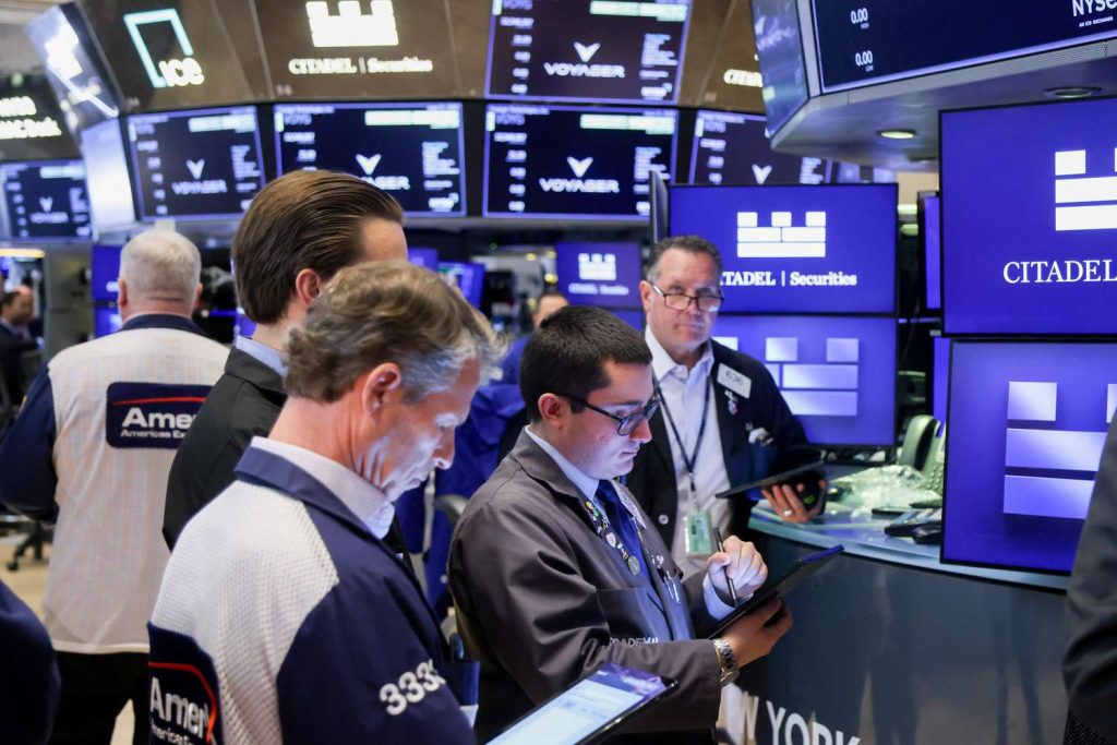 S&P 500 Moves Today: Oracle Shares Rise to Record High Following Strong Earnings