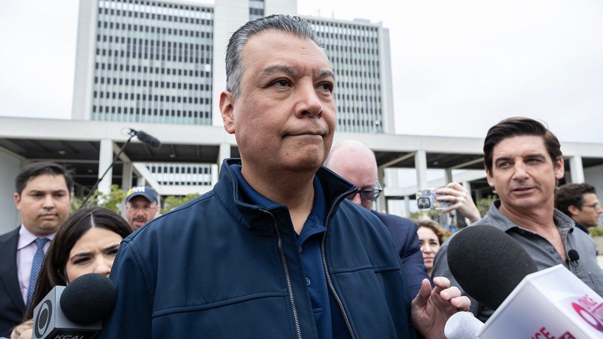 Sen. Padilla addresses VP Vance referring to him as 'Jose' during LA press conference