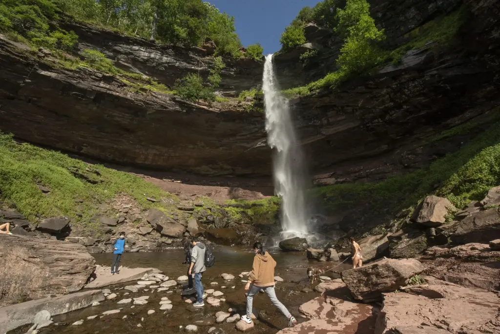 Seventy-year-old hiker falls to his death from a ledge in the Catskills of New York