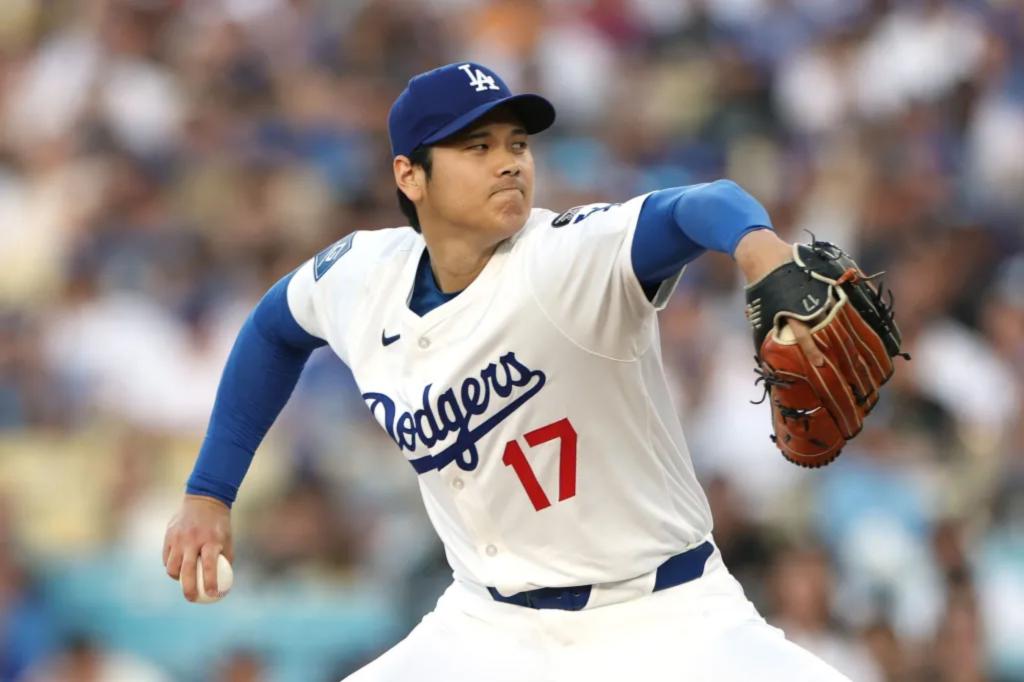 Shohei Ohtani briefly returns to pitching for the Dodgers