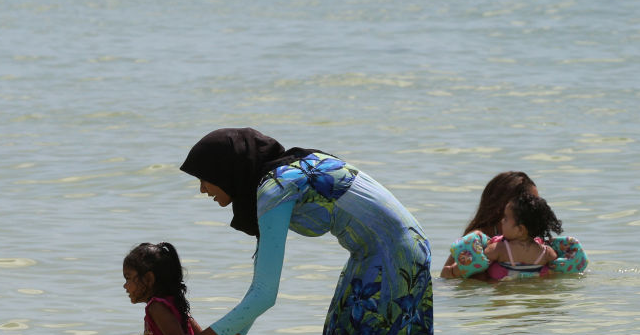 Syria's Islamist Leaders Require Women to Wear 'Burkinis' and Men to Wear Shirts at the Beach