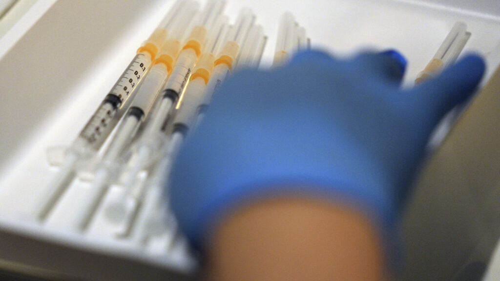 The U.S. government is causing widespread misunderstanding about vaccines.