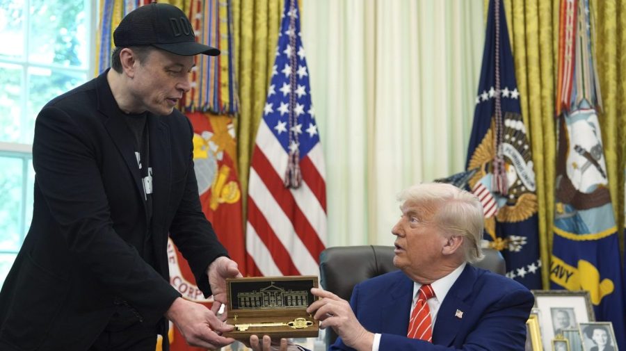 The White House states that Musk is entitled to represent his businesses.