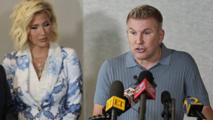 The series of presidential pardons is a distortion of justice