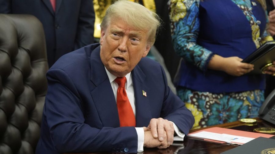 Trump announces a 'temporary pass' for migrant workers in agriculture and hospitality.