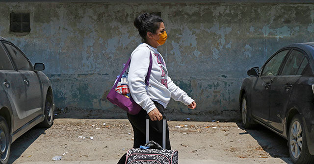 Trump's Assistants Speed Up Migrant 'Self-Deportations'