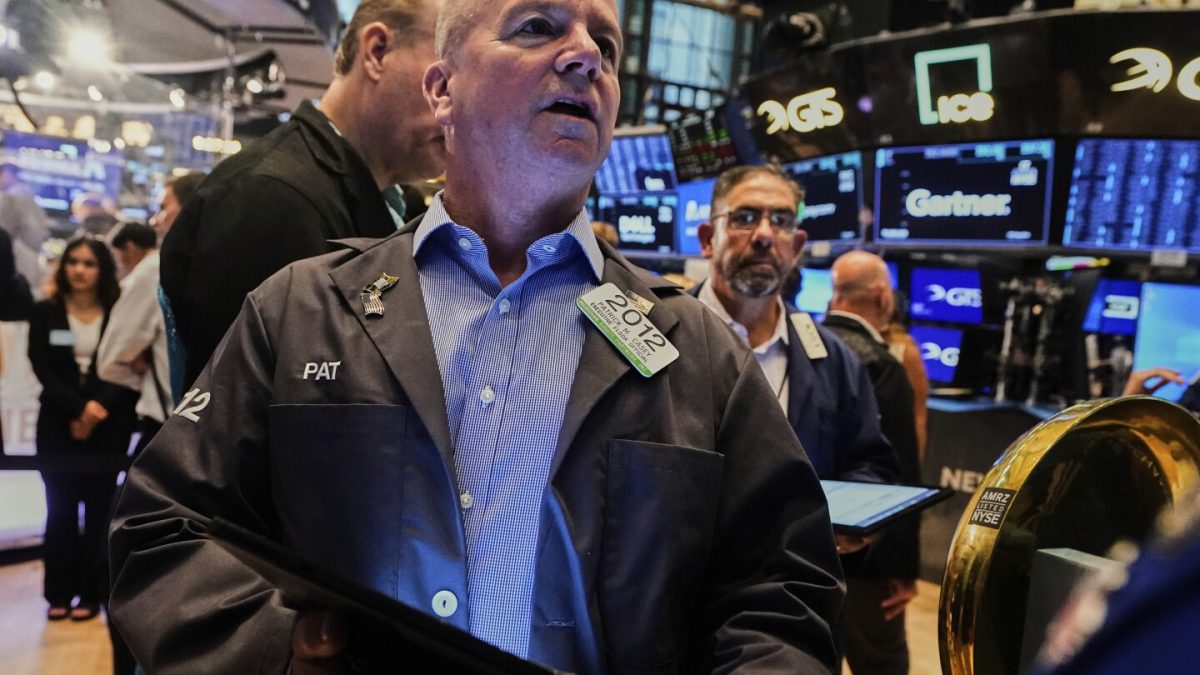 US stocks approach their all-time high as oil prices drop and global markets rise