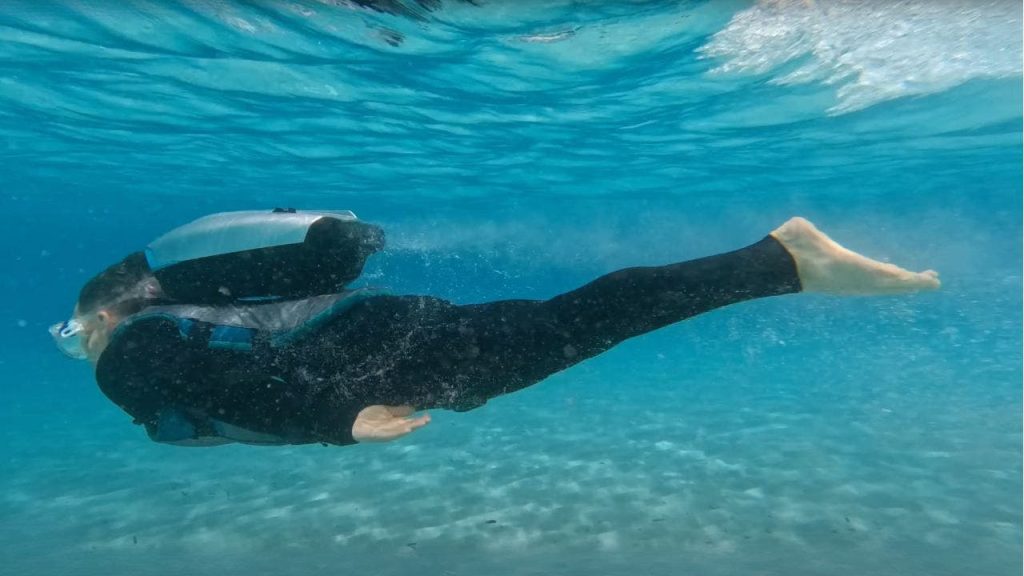 Underwater jetpack backpack allows you to discover the ocean's depths.