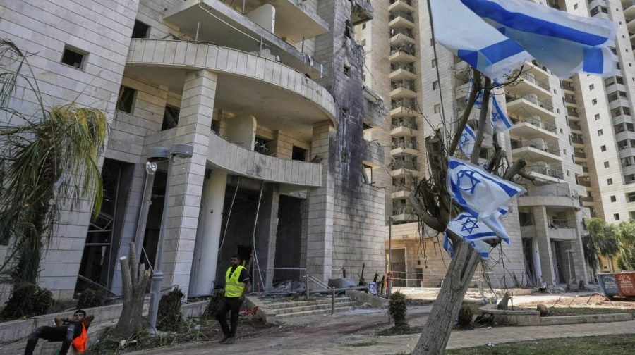 Unpredictable events are influencing the destinies of both Trump and the Democrats.