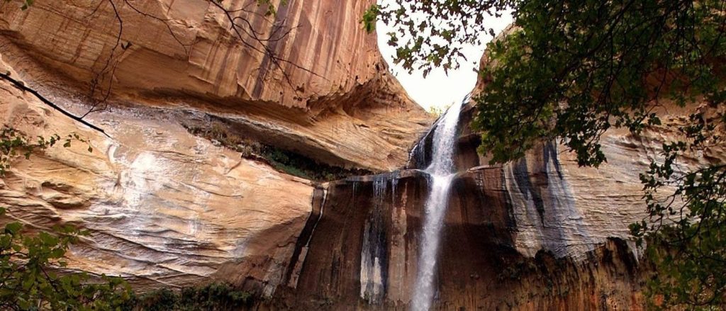 Utah Officials Raise Concerns About Falling Boulders at Popular Hiking Area Following Viral Near-Miss Video