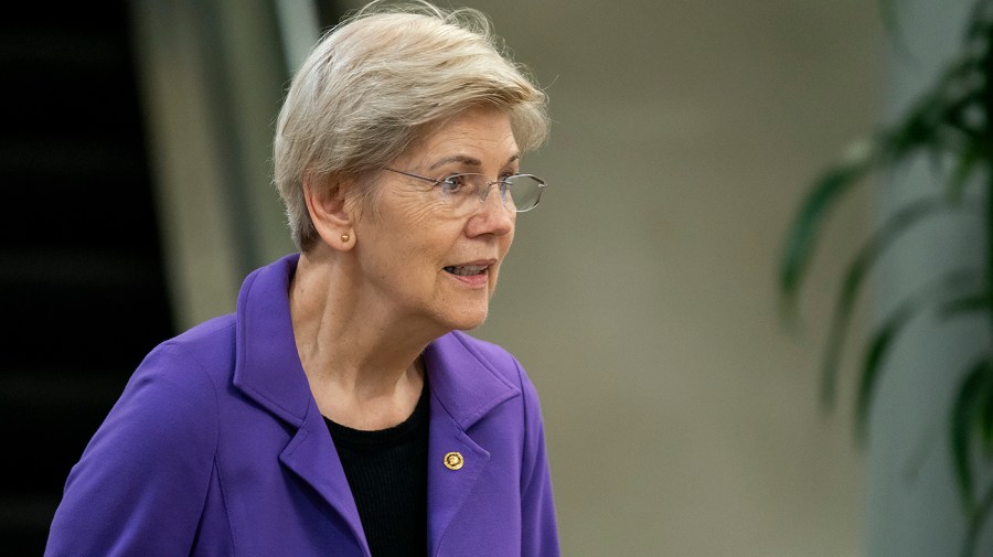 Warren debates CNBC host about Wells Fargo and the Federal Reserve