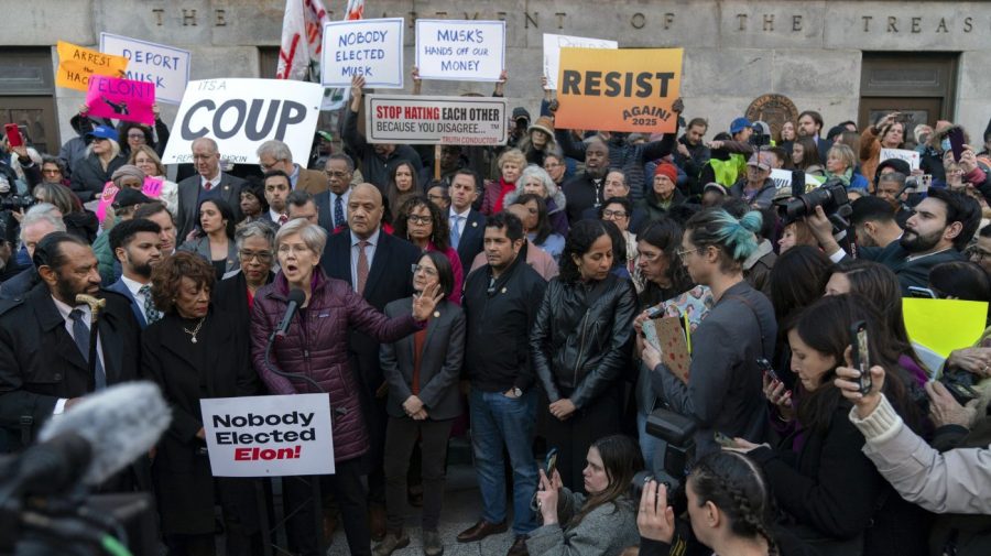 Warren releases 130-accusation report on Elon Musk's tenure