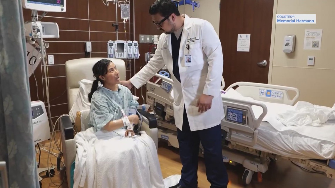 Woman has a stroke during flight, plane reroutes to Houston