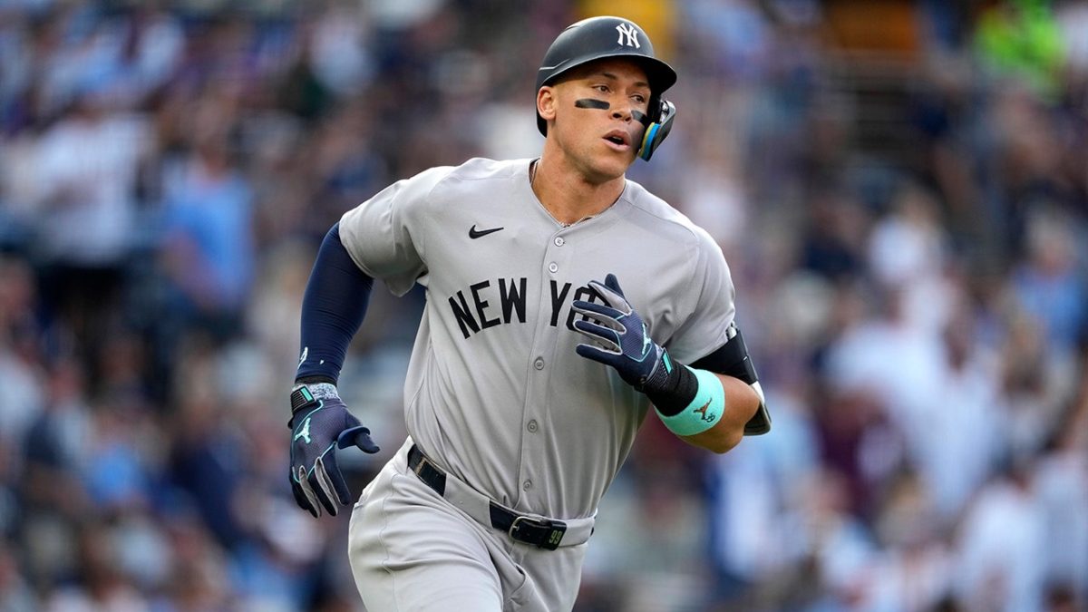 Yankees' Aaron Judge comes close to hitting a home run out of the stadium in victory