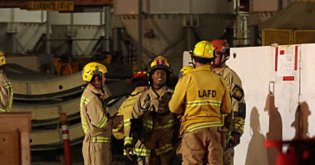 31 Construction Workers Rescued After Being Trapped in a Complex Operation
