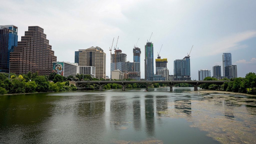 38 bodies found in Texas lake raise concerns about a possible serial killer, even as police reject these claims.