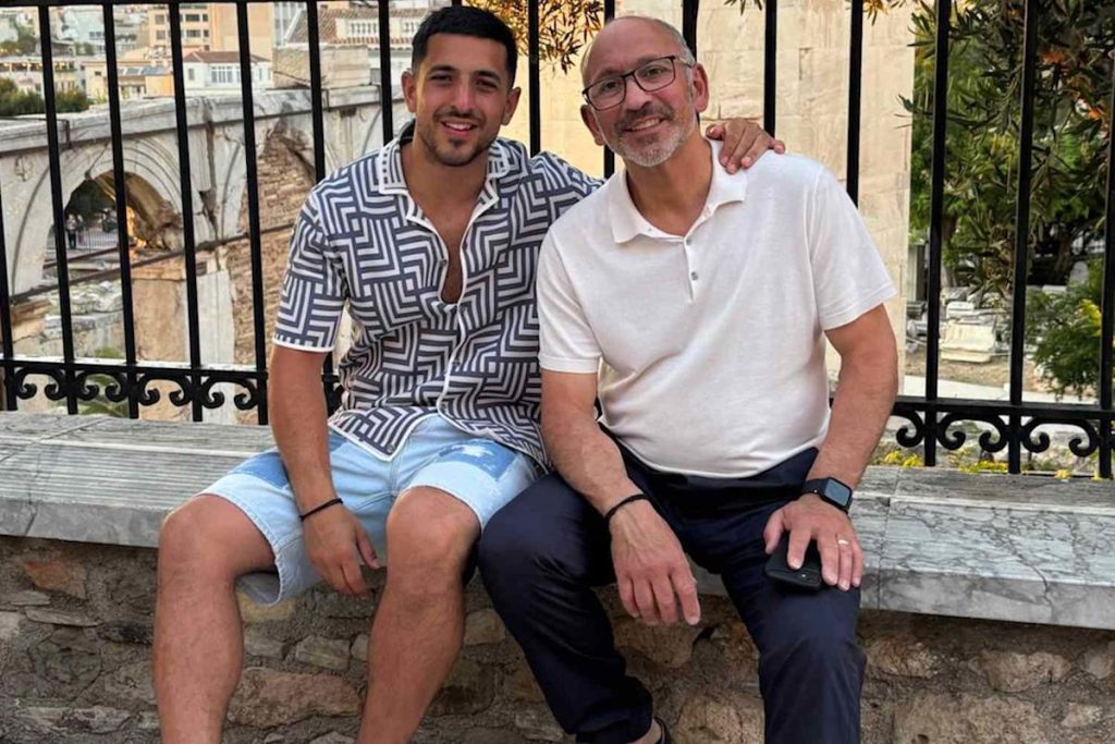 57-Year-Old Active Father of Four Notices Unusual Sweet Caramel Scent, It’s a Serious Warning