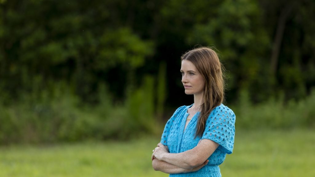 A woman strives to establish a birth center despite facing numerous challenges.