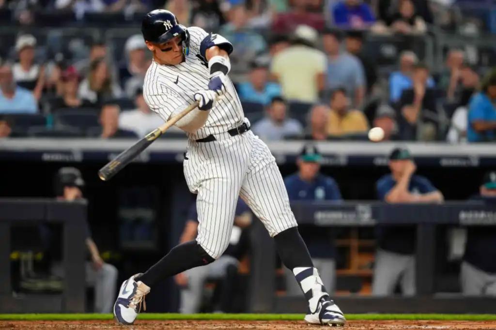 Aaron Judge’s game-ending sacrifice fly sparks Yankees’ remarkable comeback victory against Mariners