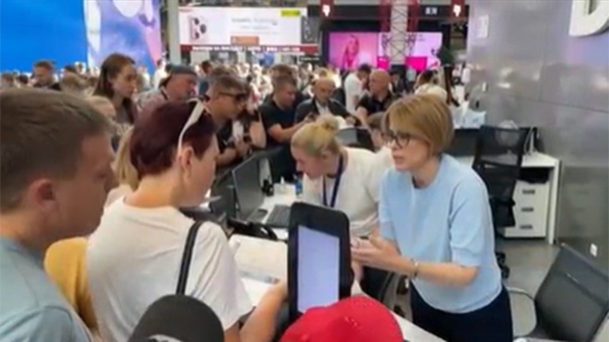 Aeroflot halts many flights following a cyber attack by a pro-Ukrainian hacker.