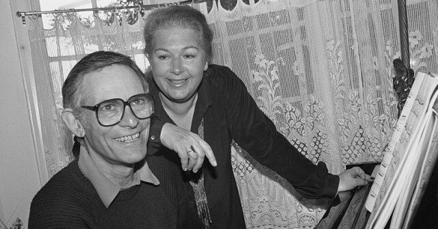 Alan Bergman, award-winning lyricist known for 'The Way We Were,' passes away at 99